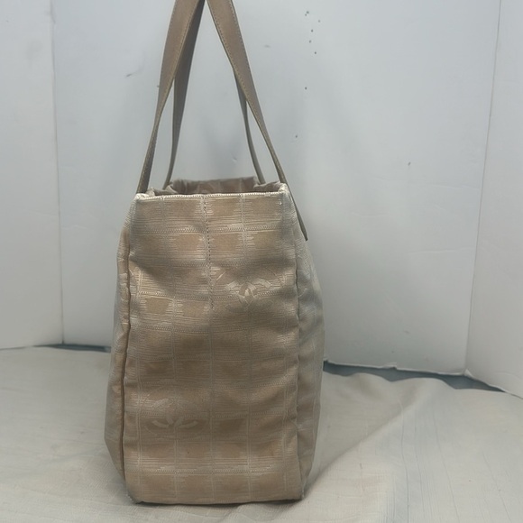 Chanel Travel Line tote in Khaki - Picture 6 of 16